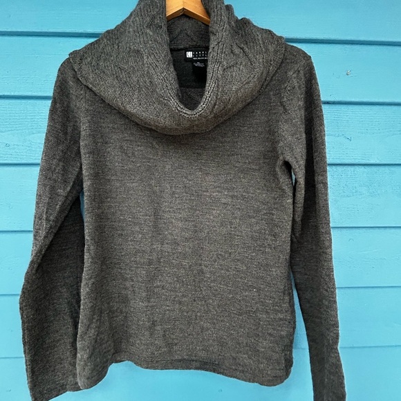 Carole Little 100% Merino Wool Ladies Grey sweater. Size Medium. - Picture 2 of 7